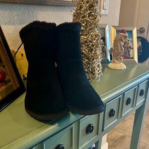 New UGG Naiyah Black Suede Leather Water repelling  Short  boot 9